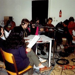 Gruppenfoto während einer Livesendung im Jahr 2001