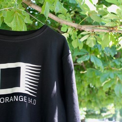 Nahaufnahme von schwarzem Pullover 